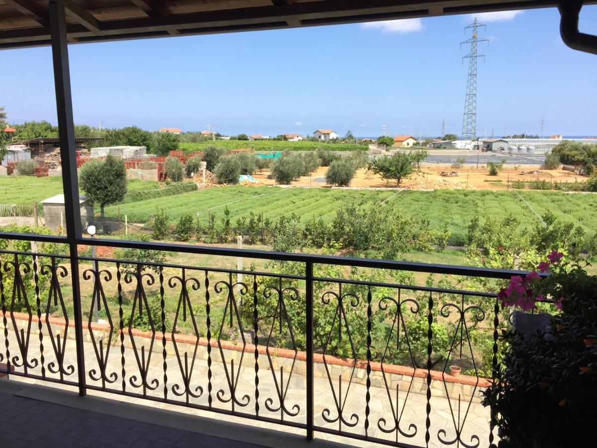 Alchimia House Apartment Cisano sul Neva Екстериор снимка