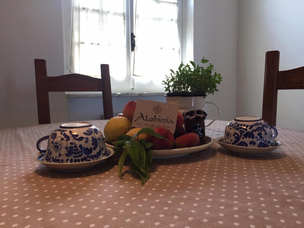 Alchimia House Apartment Cisano sul Neva Екстериор снимка